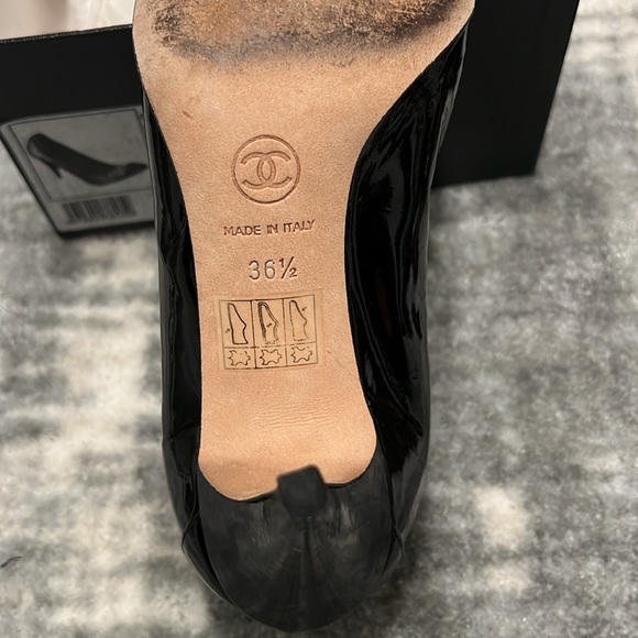 Chanel 100% authentic patent leather heels black 36.5 - Picture 8 of 10